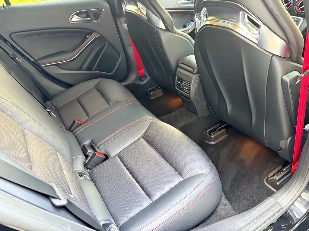 Mercedes-Benz GLA AMG — миниатюра 17