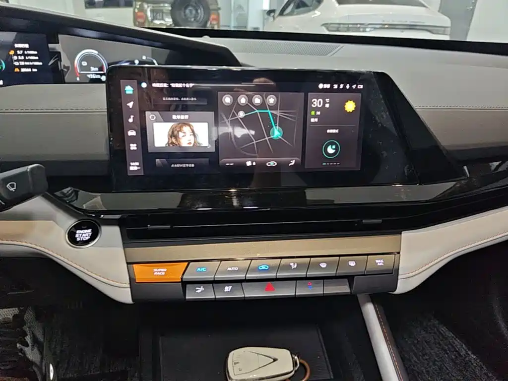 Changan UNI-V iDD — миниатюра 13