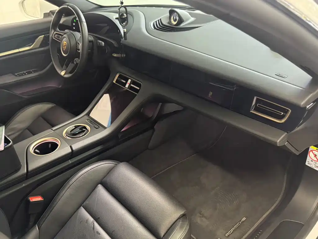 Porsche Taycan — миниатюра 6