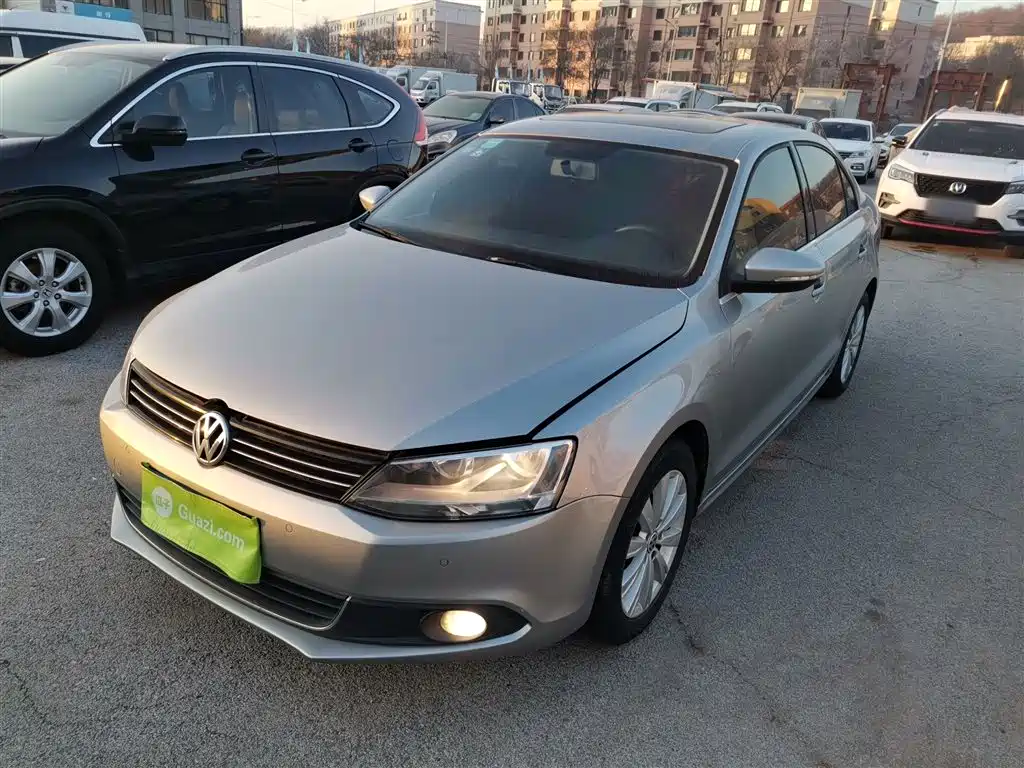Volkswagen Sagitar 2014