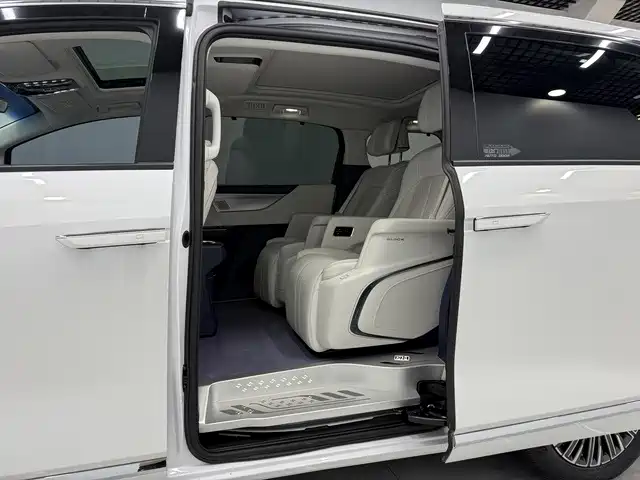 Buick GL8 Hybrid — миниатюра 8