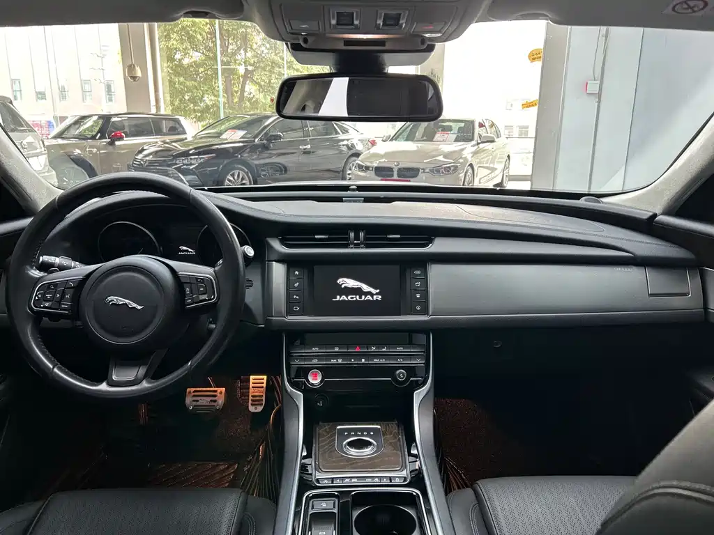 Jaguar XFL — миниатюра 21
