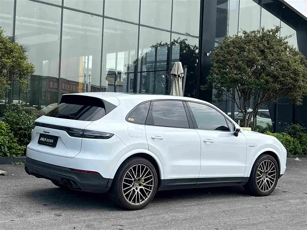 Porsche Cayenne Hybrid — миниатюра 10