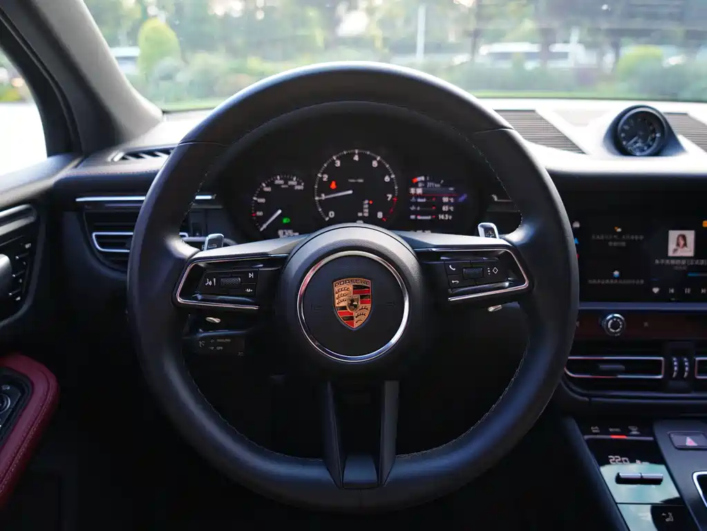 Porsche Macan — миниатюра 10