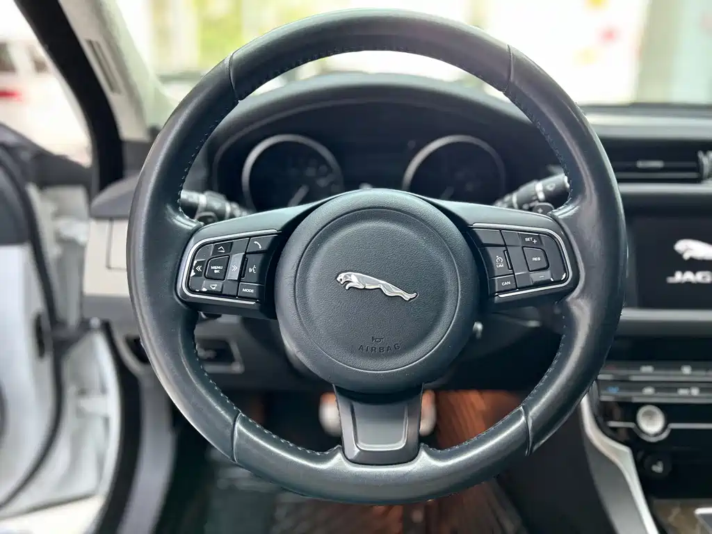 Jaguar XFL — миниатюра 16