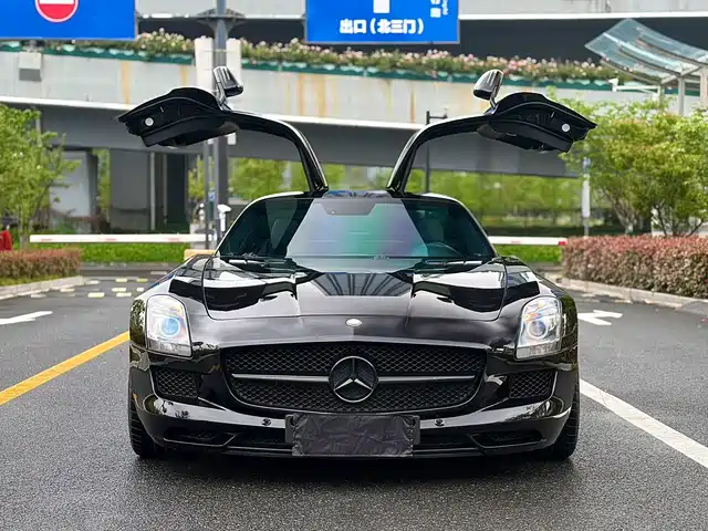 Mercedes-Benz SLS AMG