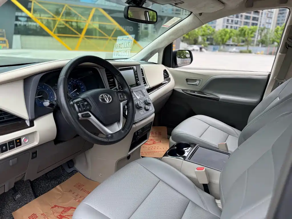Toyota Sienna — миниатюра 10