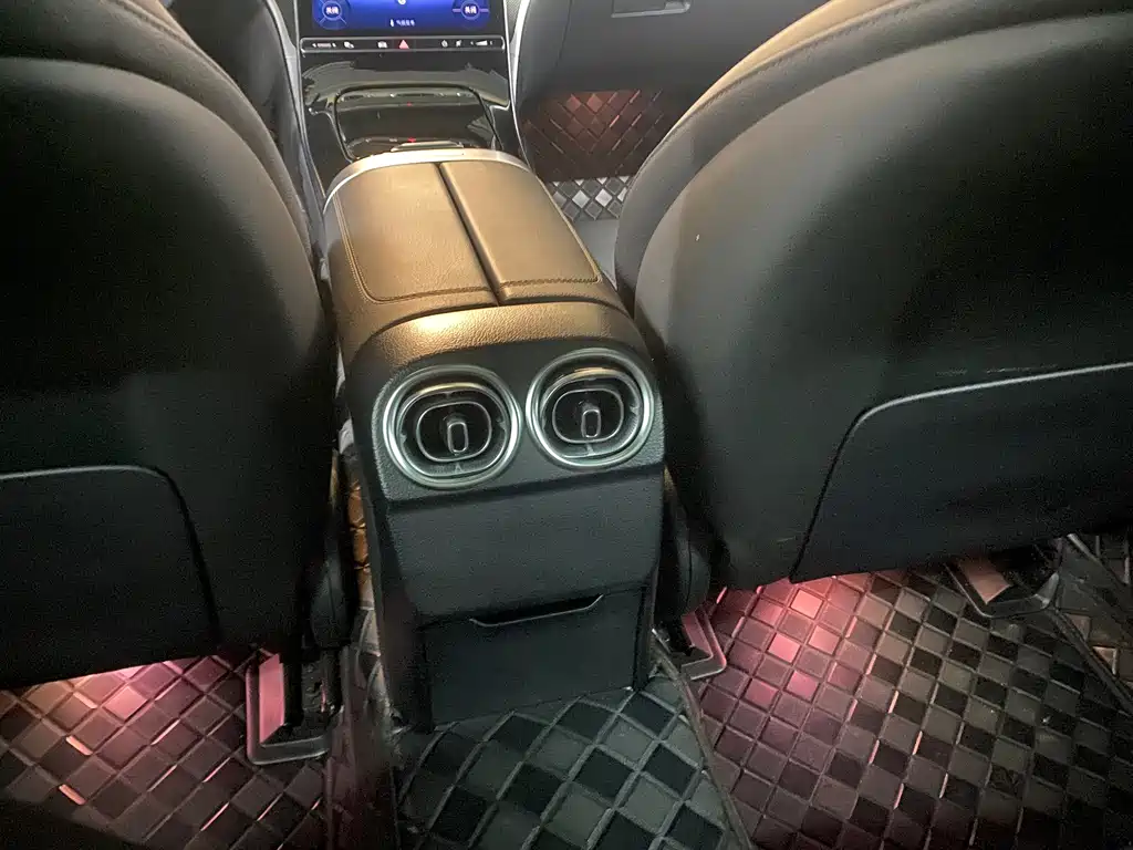 Mercedes-Benz C-Class — миниатюра 18