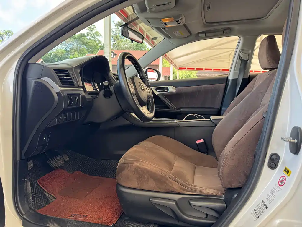 Lexus CT — миниатюра 3