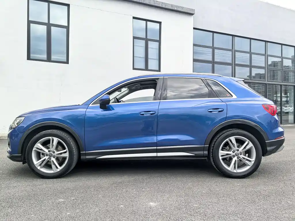 Audi Q3 - фото 8