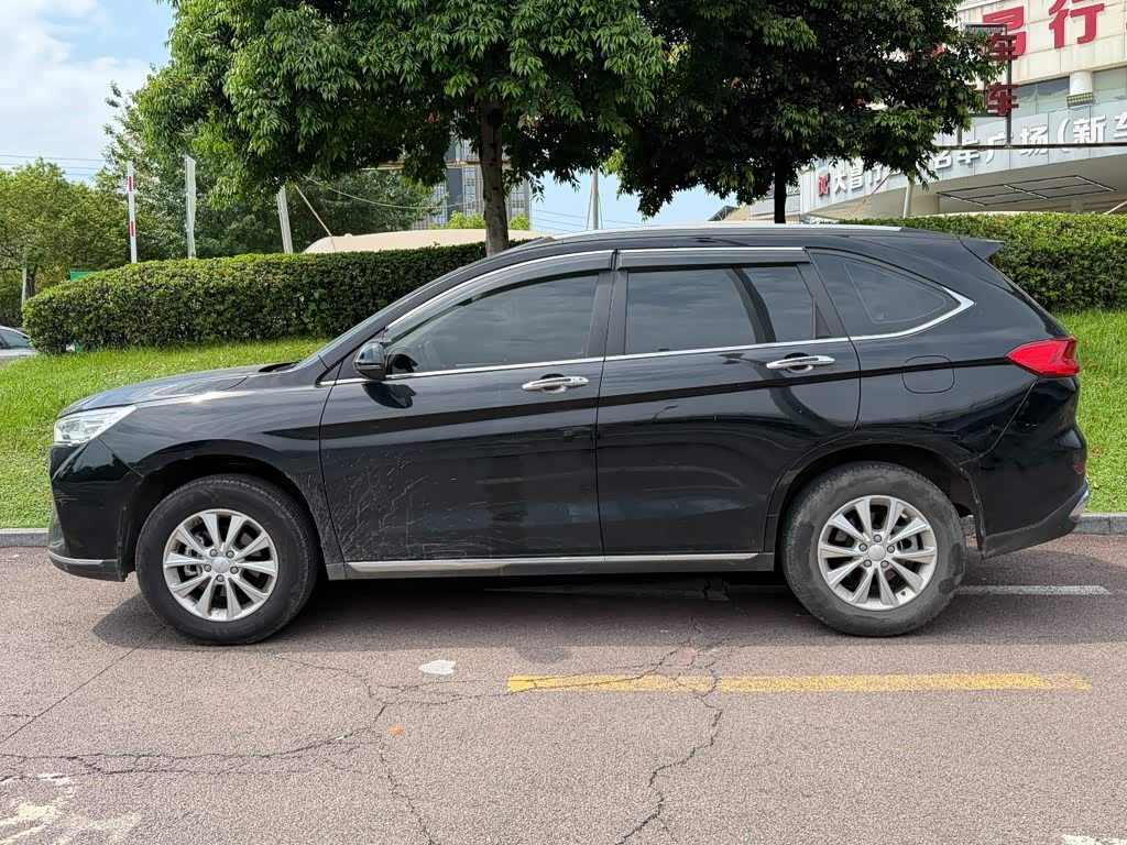 Haval Haval M6 1.5 л 2022 г. Чёрный, пробег 28000 км