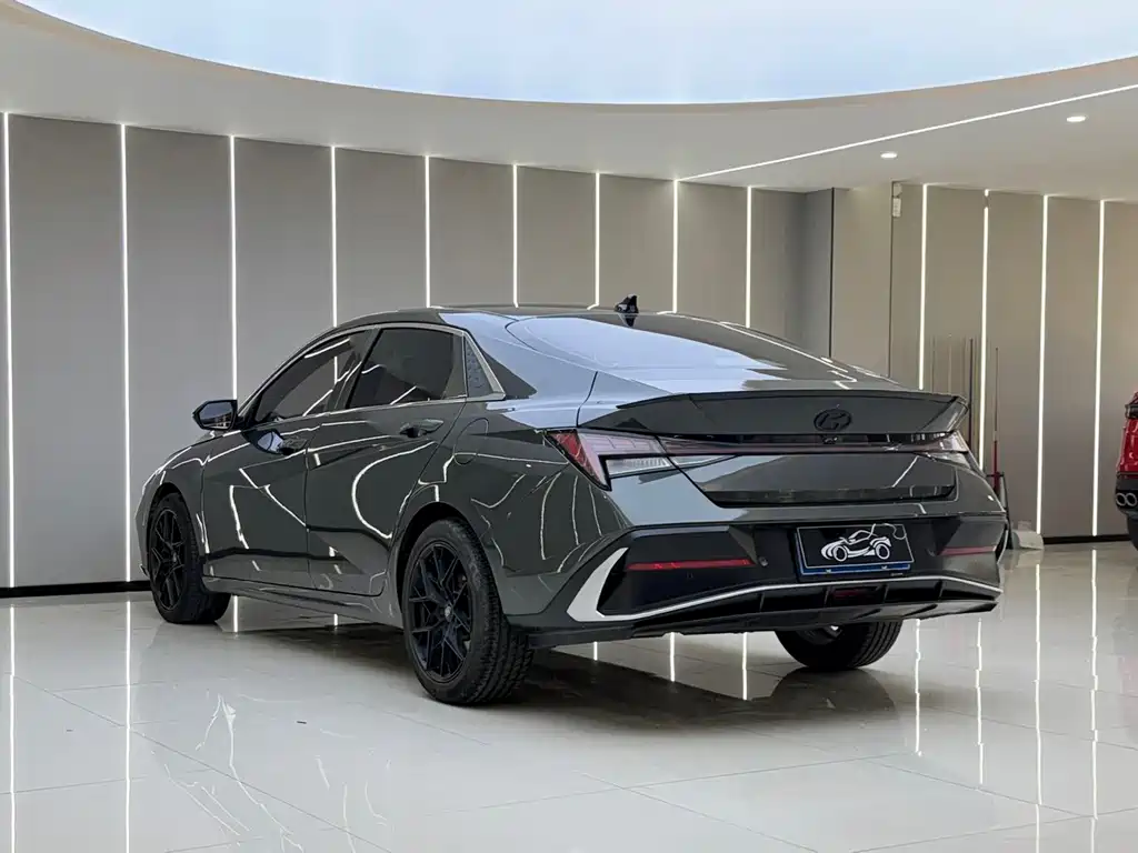 Hyundai Elantra — миниатюра 17