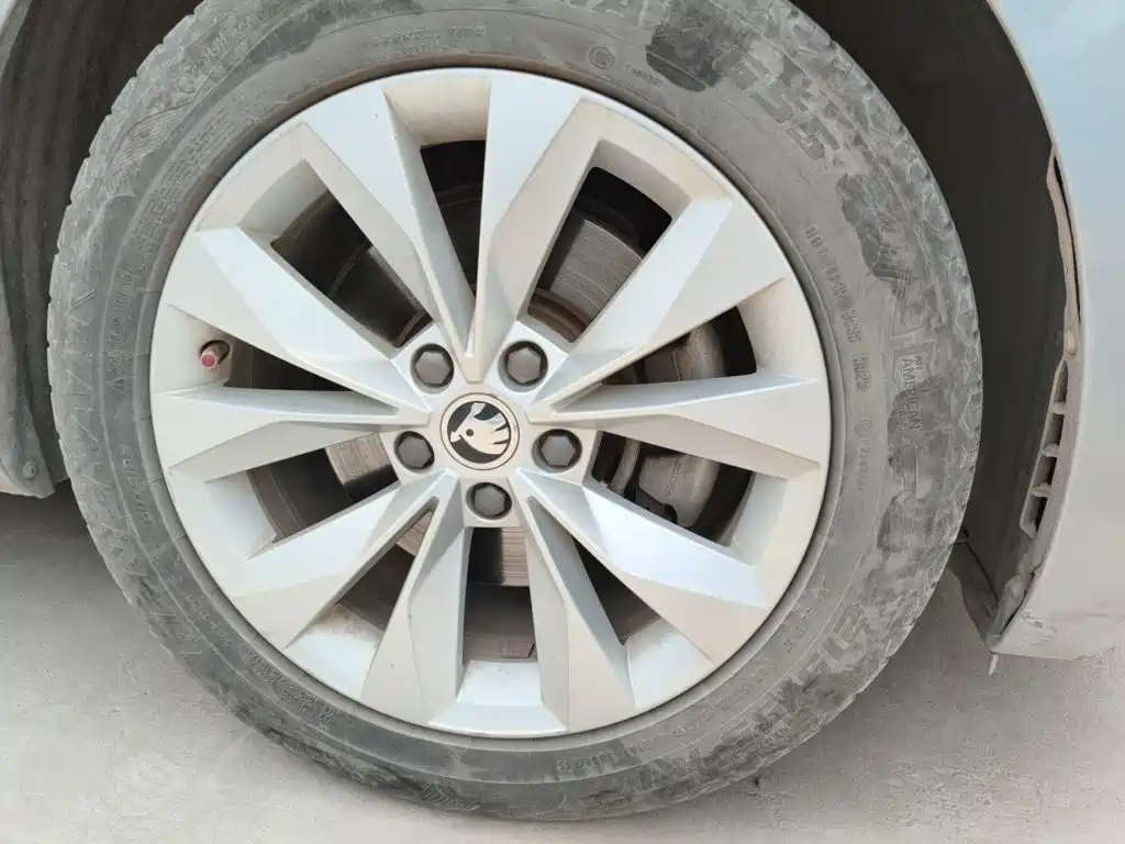 Skoda Superb — миниатюра 8