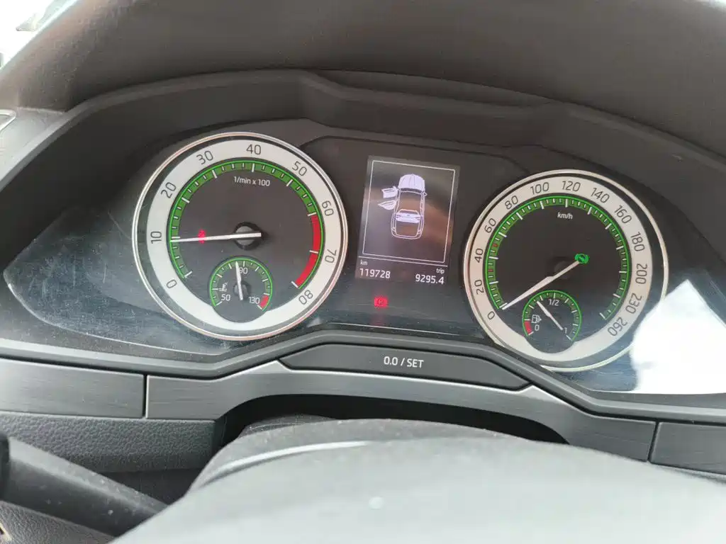 Skoda Superb — миниатюра 12
