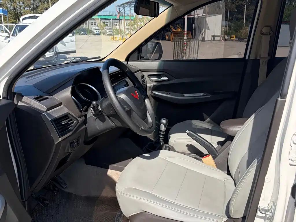 Wuling Hongguang — миниатюра 5