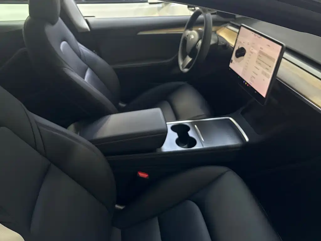 Tesla Model 3 — миниатюра 4
