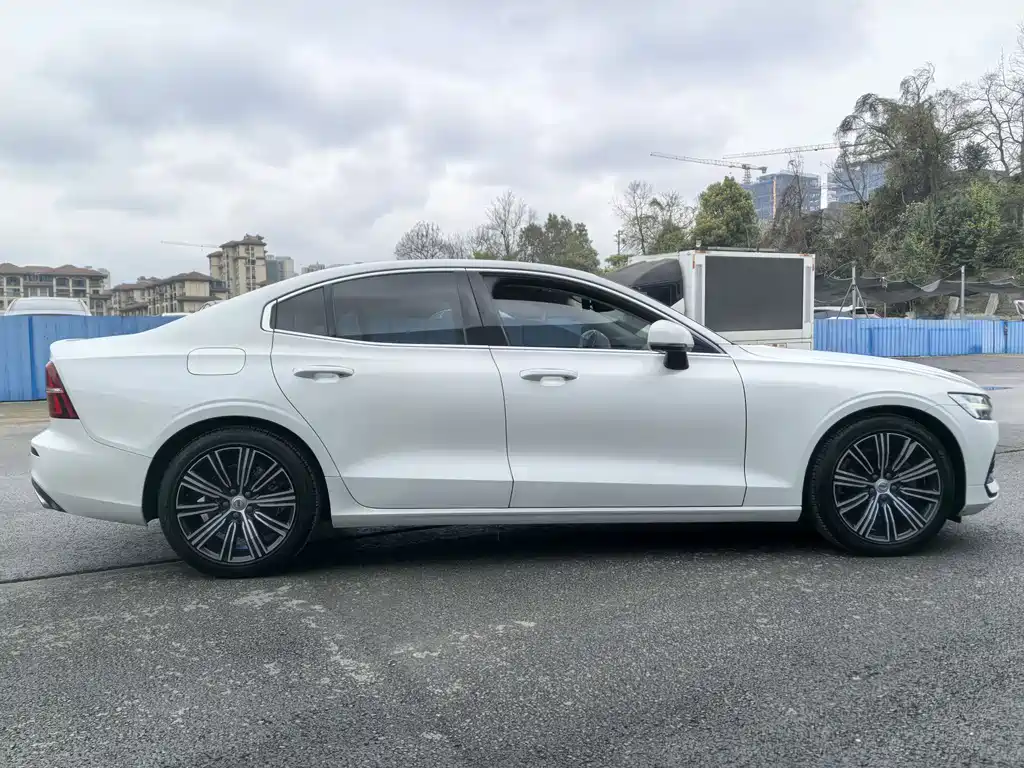 Volvo S60 - фото 5
