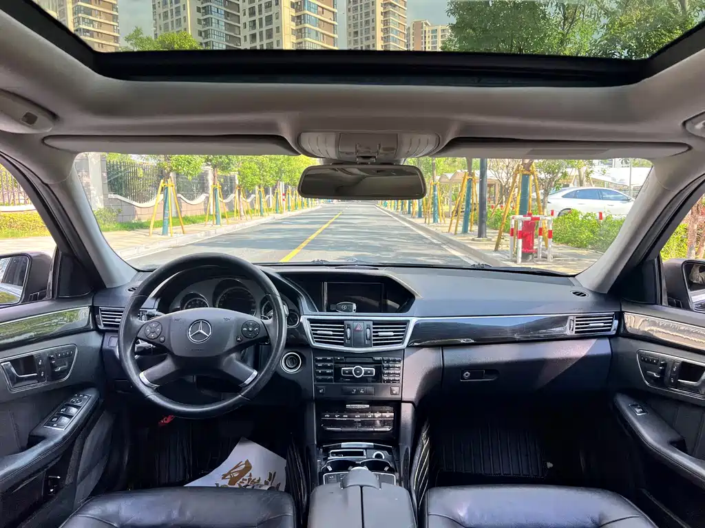 Mercedes-Benz E-Class — миниатюра 9