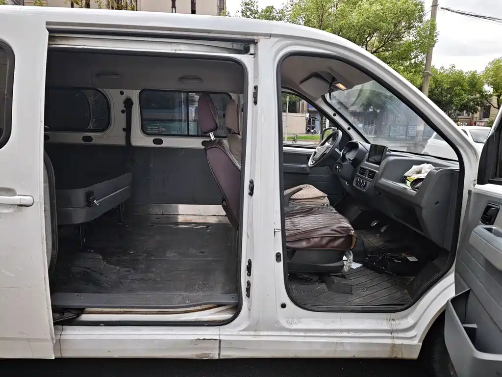 Wuling Yangguang — миниатюра 7