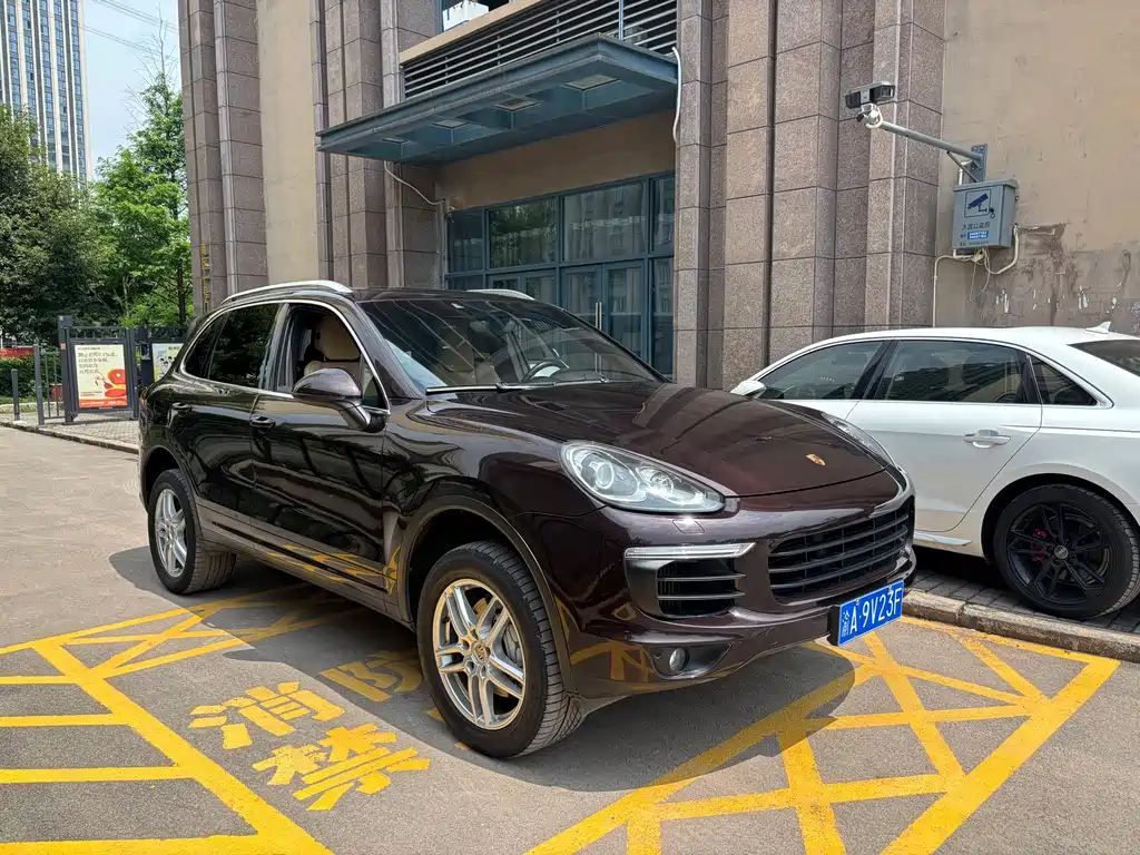 Porsche Cayenne — миниатюра 3