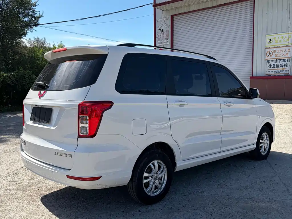 Wuling Hongguang — миниатюра 7