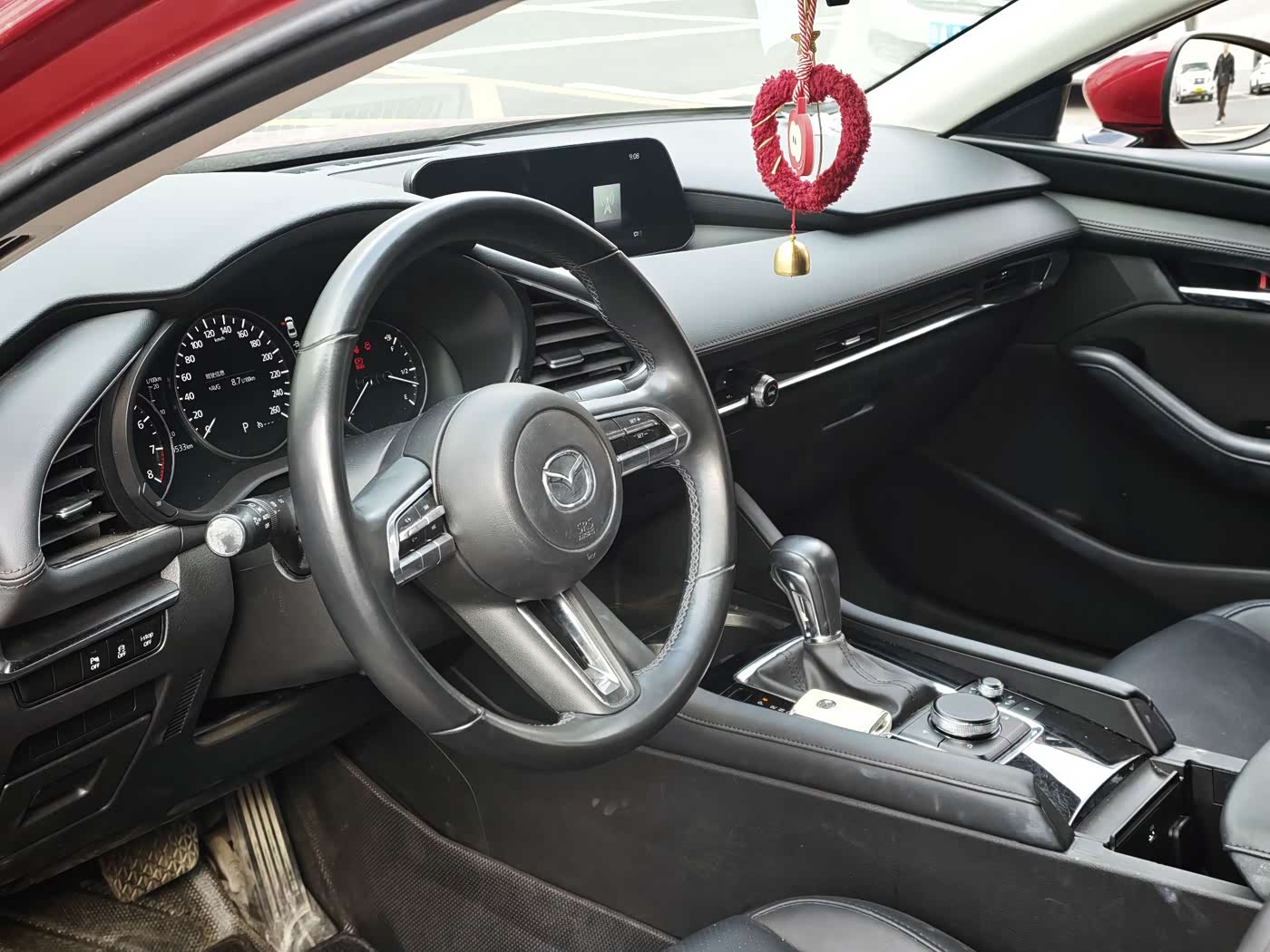Mazda Mazda3 Axela 2.0 л 2024 г. красный/фиолетовый, пробег 20600 км