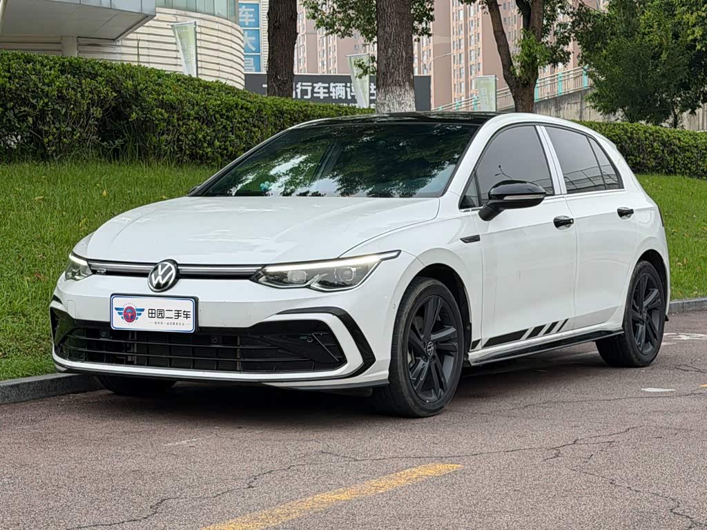 Volkswagen Golf 1.4 л 2021 г. Белый, пробег 15000 км
