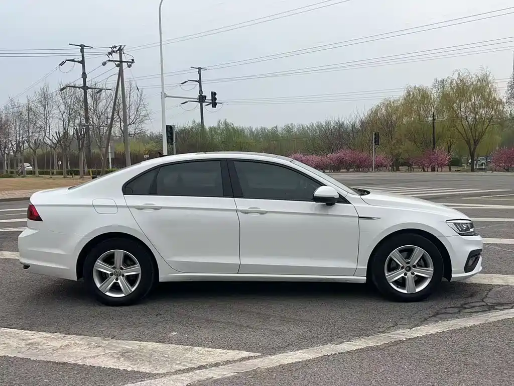 Volkswagen Lamando 2021 230TSI DSG