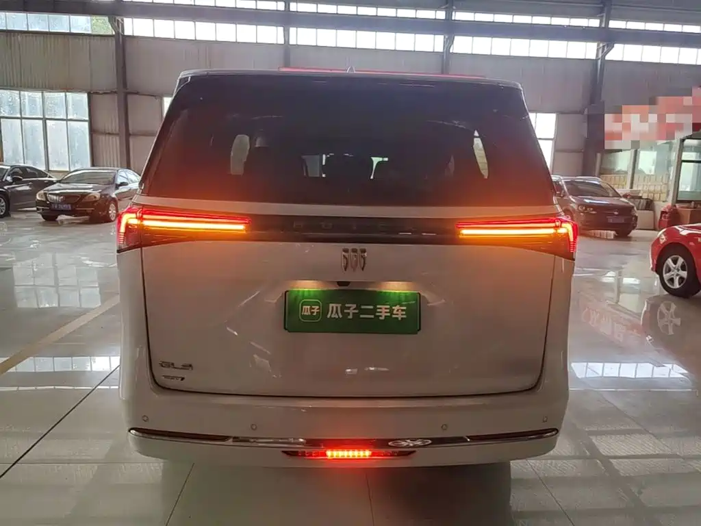 Buick GL8 Hybrid — миниатюра 6