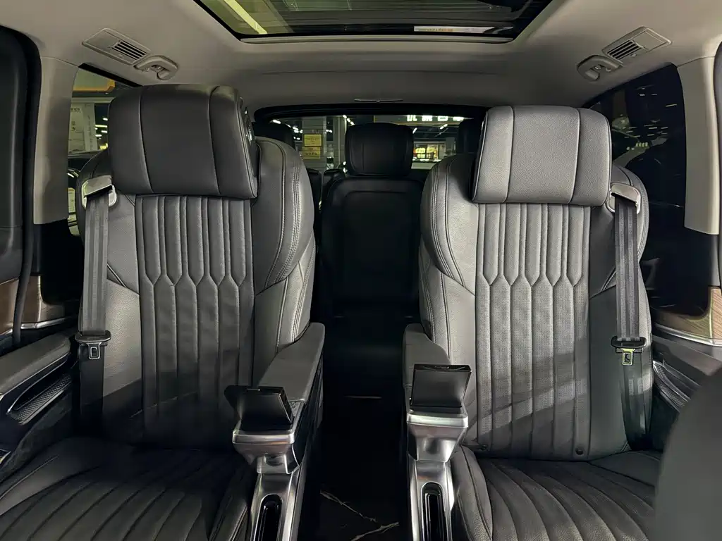 Mercedes-Benz V-Class — миниатюра 13