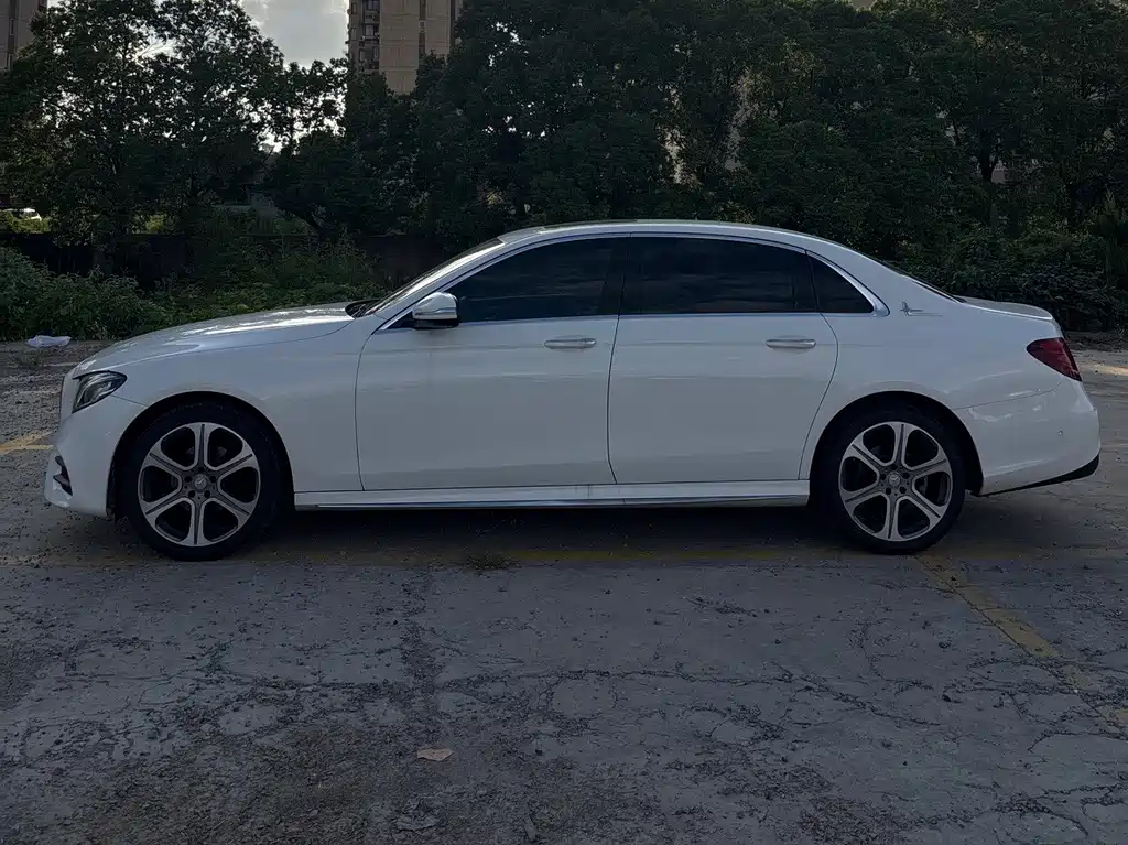 Mercedes-Benz E-Class — миниатюра 3