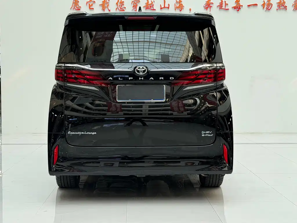 Toyota Alphard — миниатюра 5