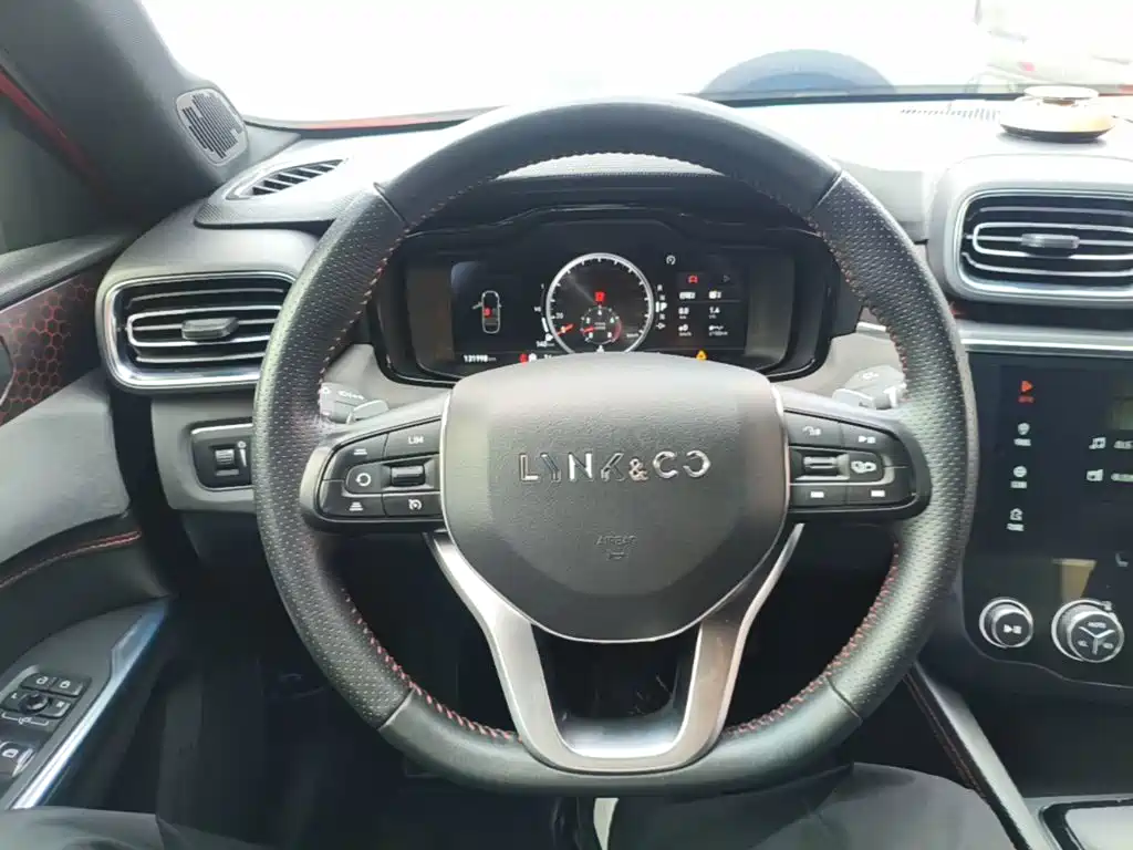 Lynk & Co 03 — миниатюра 11
