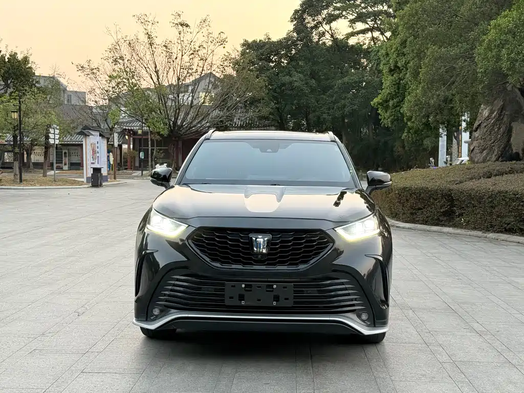TOYOTA CROWN LUFANG