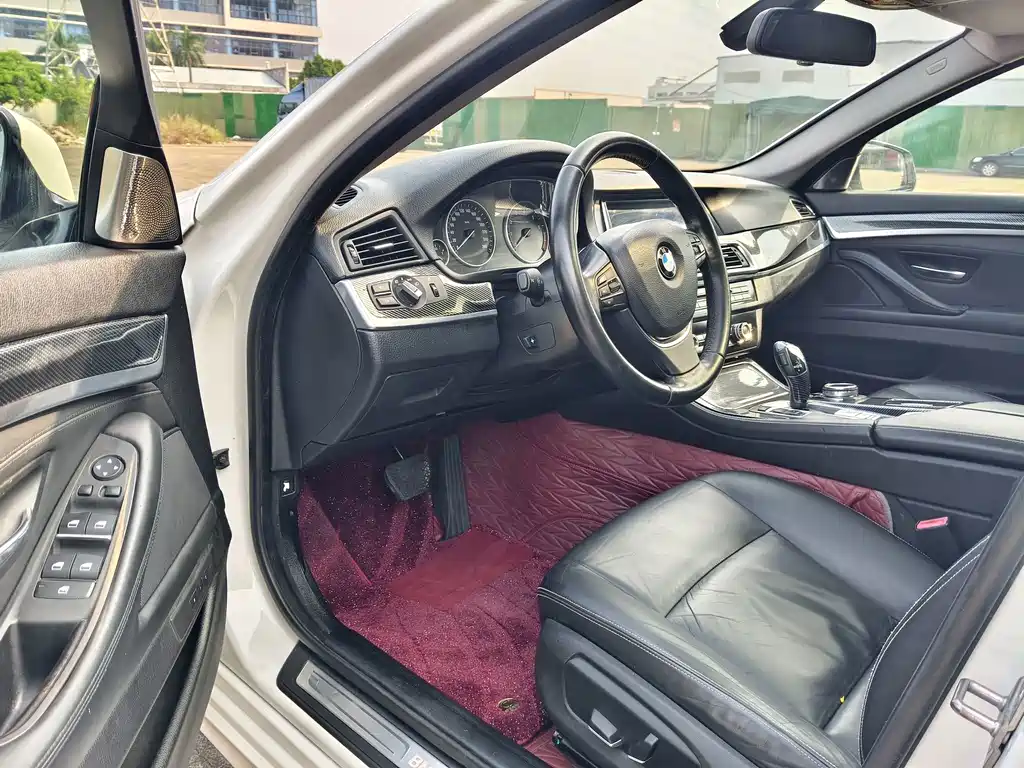 BMW 5 Series — миниатюра 7