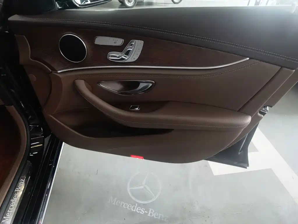 Mercedes-Benz E-Class — миниатюра 19