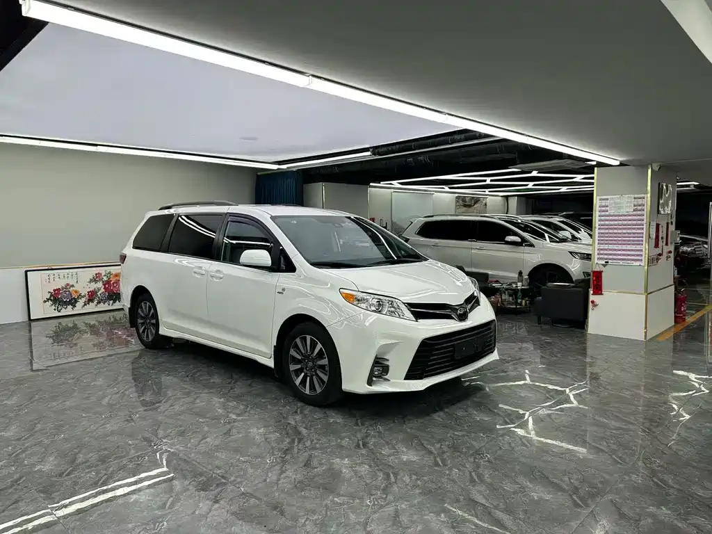 Toyota Sienna — миниатюра 3