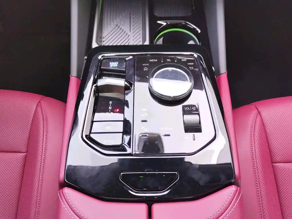 BMW i5 — миниатюра 10