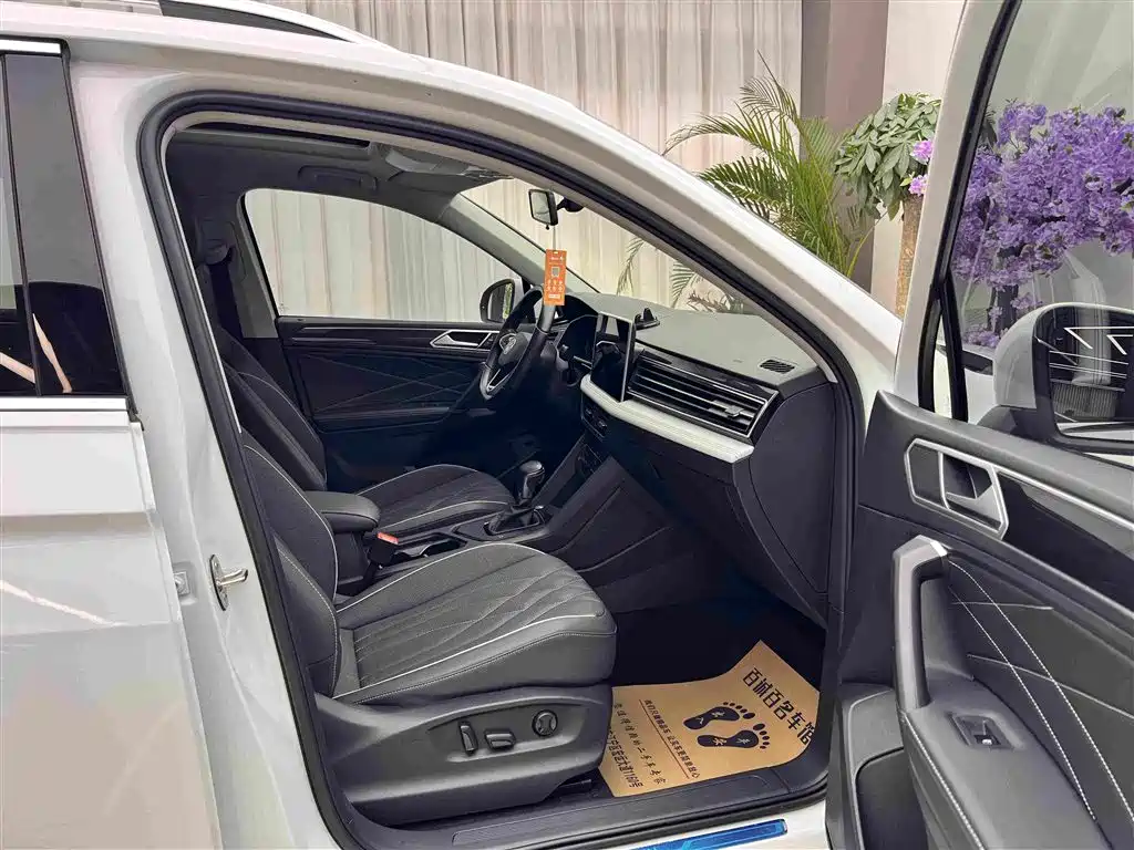 Volkswagen Tiguan L — миниатюра 12