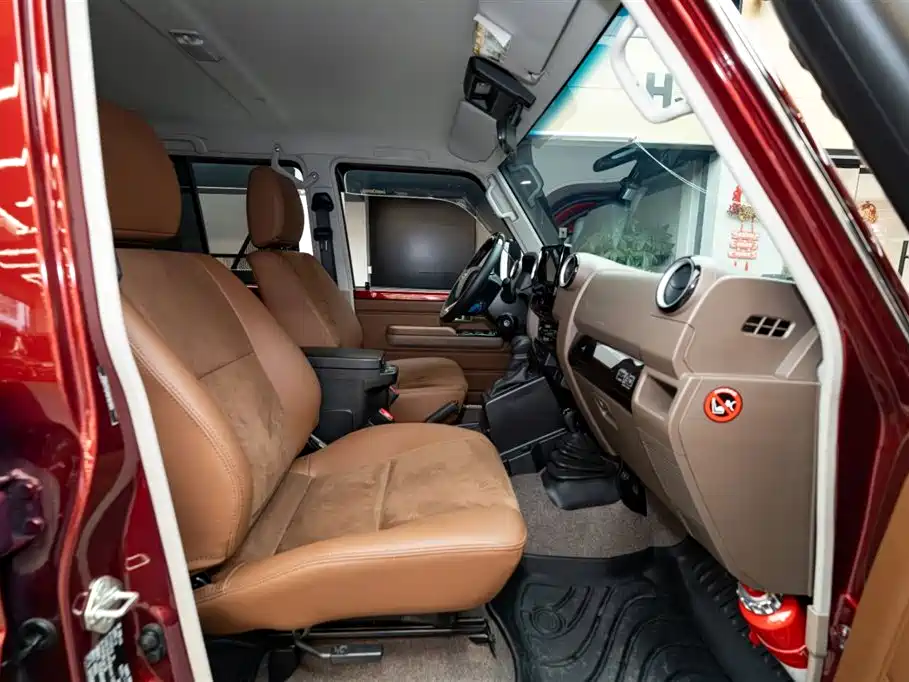 Toyota Land Cruiser LC76 2025 4.0L 40