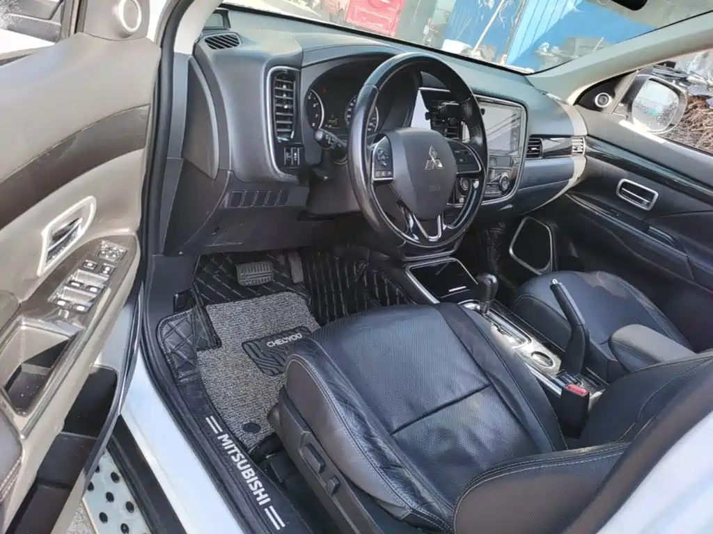 Mitsubishi Outlander — миниатюра 16
