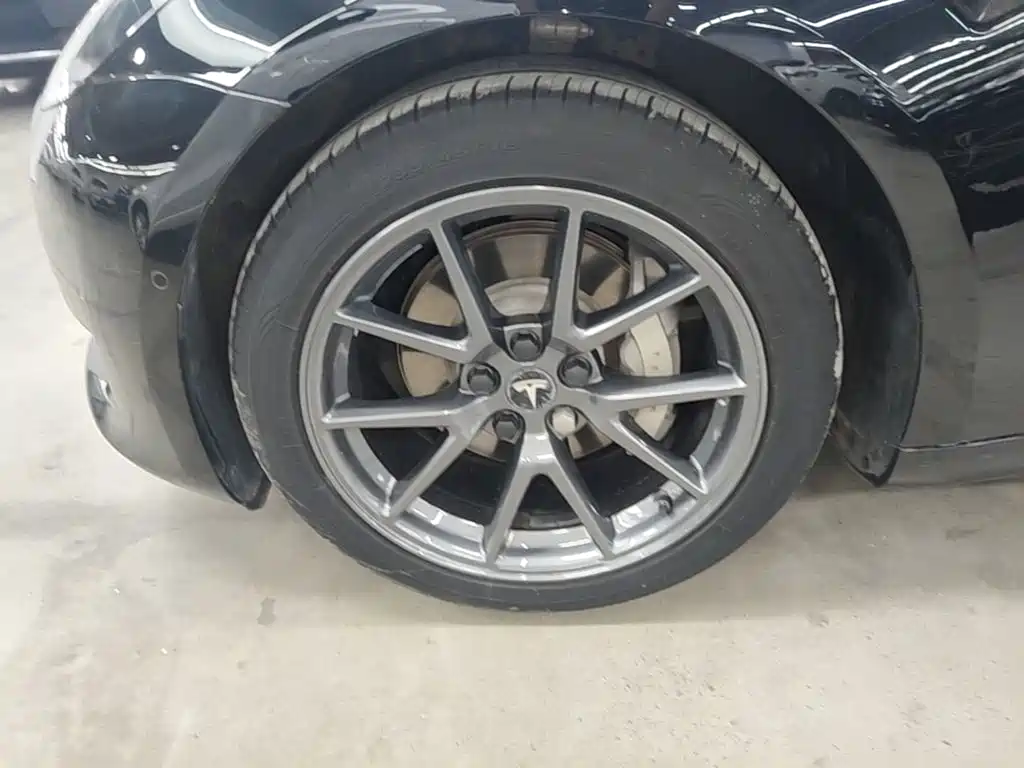 Tesla Model 3 — миниатюра 23