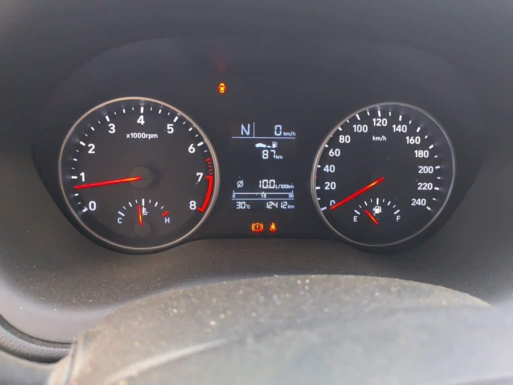 Hyundai Elantra 1.6 л 2021 г. Белый, пробег 12400 км