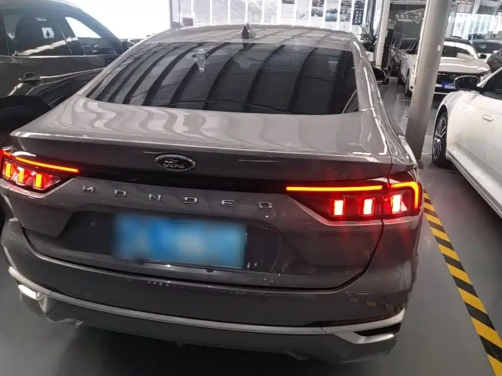 Ford Mondeo — миниатюра 6
