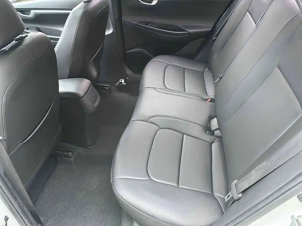 Hyundai Elantra — миниатюра 8