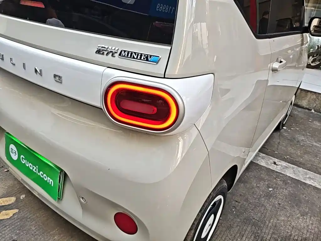 Wuling MINIEV — миниатюра 8