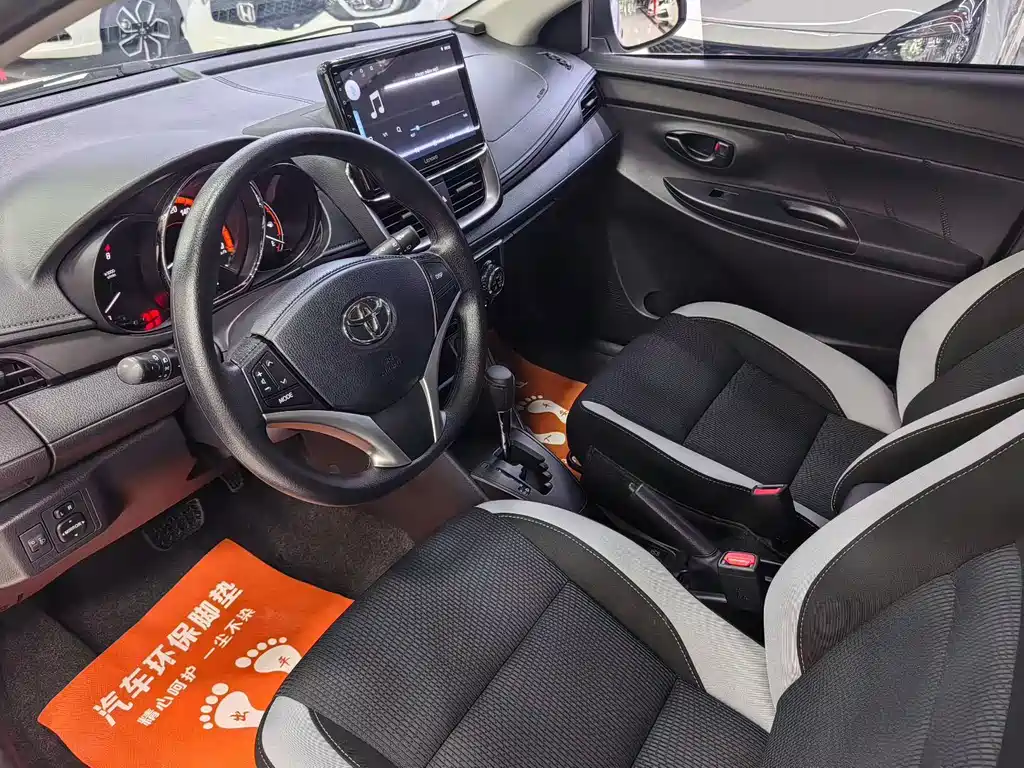 Toyota Yaris L — миниатюра 3