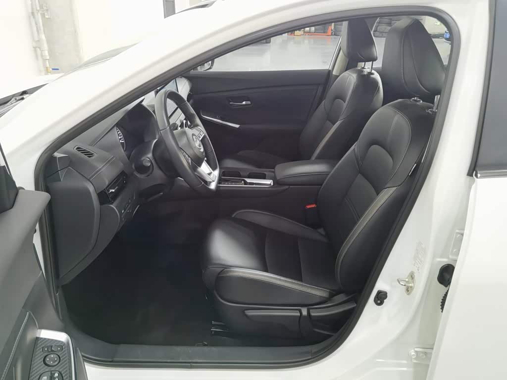 Nissan Sylphy 1.6 л 2023 г. Белый, пробег 25900 км