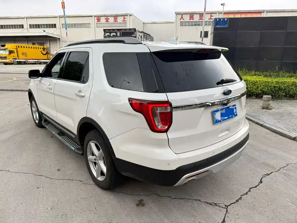 Ford Explorer (Import) — миниатюра 4