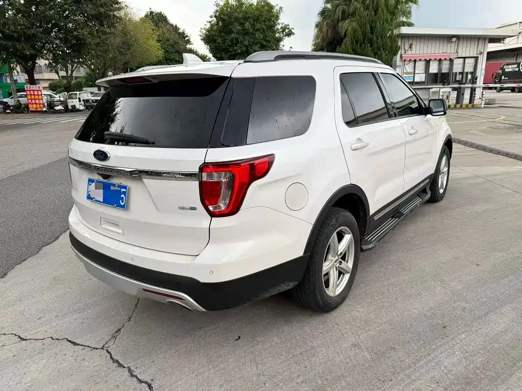 Ford Explorer (Import) — миниатюра 5